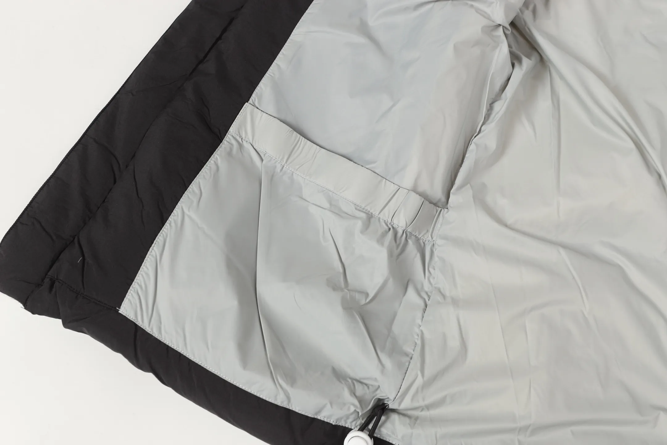 P480 CANADA GOOSE/PASTELS capsule white label series down vest The white label series is a capsule limited series and the most popular PASTELS series this year. The chest labels are all white badges with pure silicone texture. The pattern has a strong contrast between concave and convex. The topographic map of Canada on the badge is lifelike. The plastic material used for currency logos on the market is very hard to the touch! Our original independent order accessories are all custom-made original accessories. The imported YKK zipper has correct teeth and the zipper teeth are very thick. The zipper webbing logo is printed with three M fluorescent colors and the original custom-made washed logo. The placket webbing and wiring details are all restored. Color: Black Pure White Light Pink Khaki Moonlight Gray Size: XS S M L XL